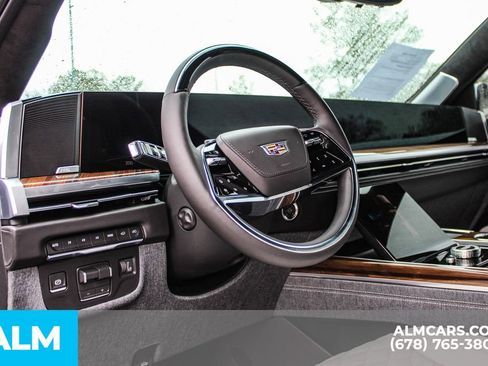 Used 2026 Cadillac Escalade ESV Platinum Sport image 33
