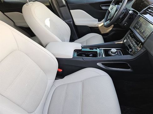 Used 2020 Jaguar F-PACE Prestige image 11