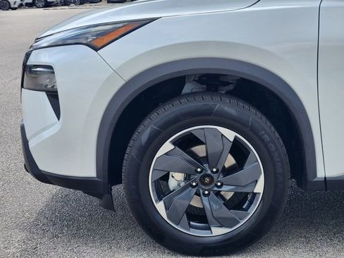 Used 2024 Nissan Rogue SV image 5