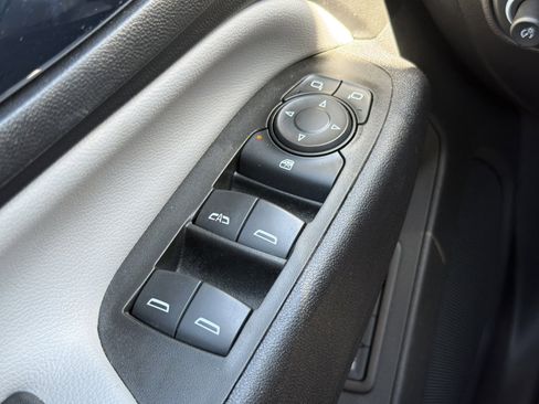 Used 2020 Chevrolet Equinox Premier FWD image 18