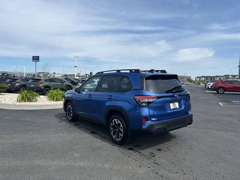 Used 2026 Subaru Forester Premium AWD/4WD image 3