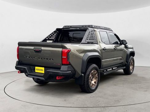 Used 2025 Toyota Tacoma Trailhunter image 5