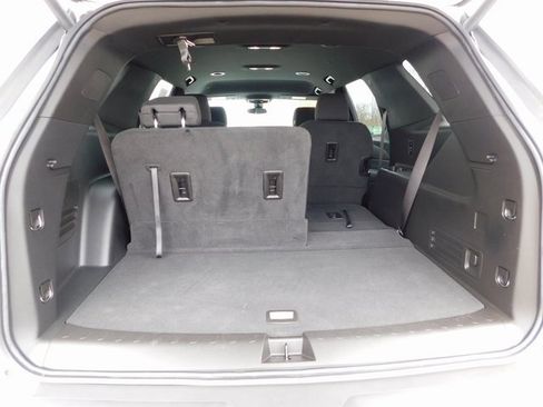 Used 2023 Chevrolet Traverse LT image 24