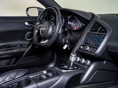 Used 2015 Audi R8 V10 w/ Full Leather Package image 17