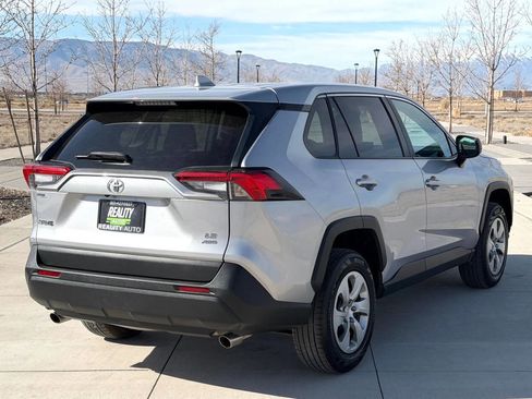 Used 2022 Toyota RAV4 LE AWD/4WD image 6