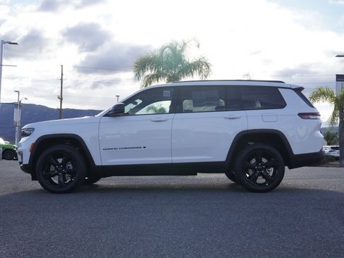 New 2025 Jeep Grand Cherokee L Limited w/ Black Appearance Package image 8