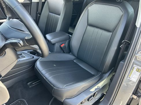 Used 2023 Volkswagen Tiguan SE FWD image 18