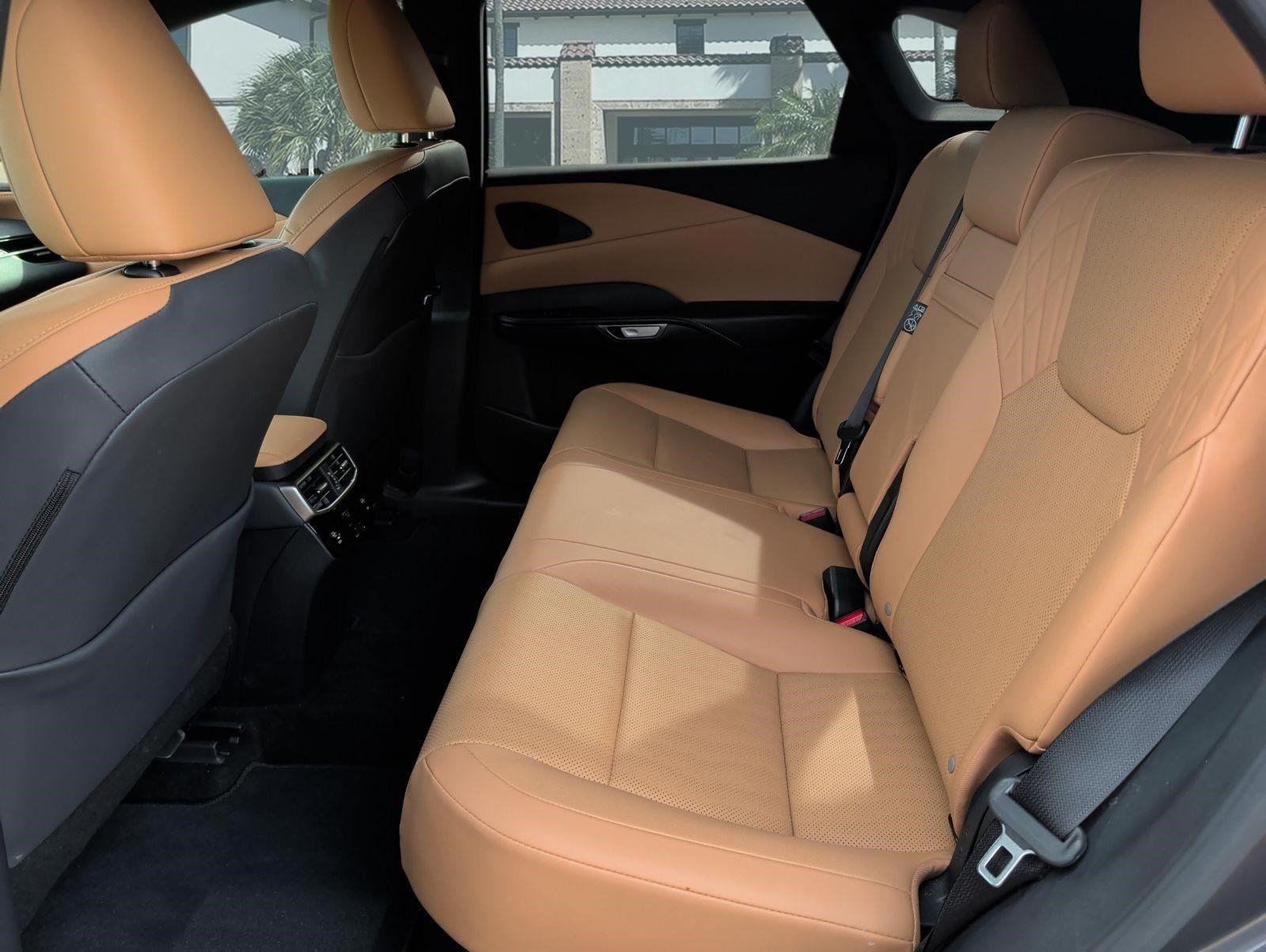 Used 2025 Lexus RX 350 Premium w/ Accessory Package (Z1) FWD image 25