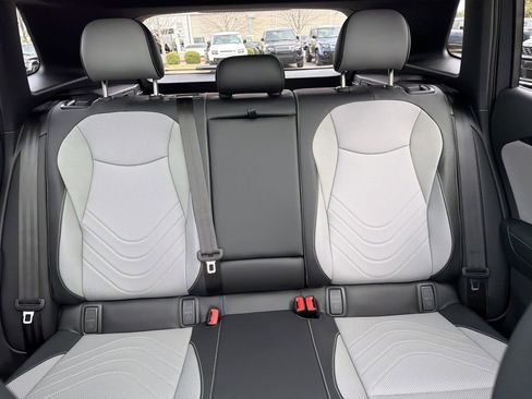 New 2026 Volkswagen Tiguan SE R-Line FWD image 31