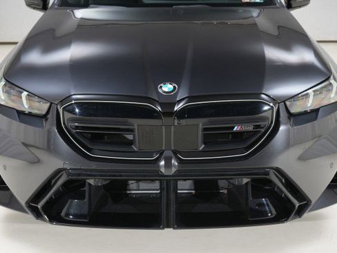 Used 2025 BMW M5 w/ Executive Package image 6