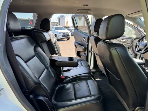 Used 2023 GMC Acadia SLT image 16