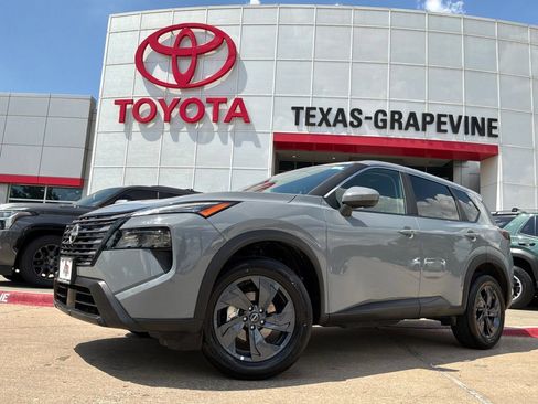 Used 2026 Nissan Rogue SV FWD image 2