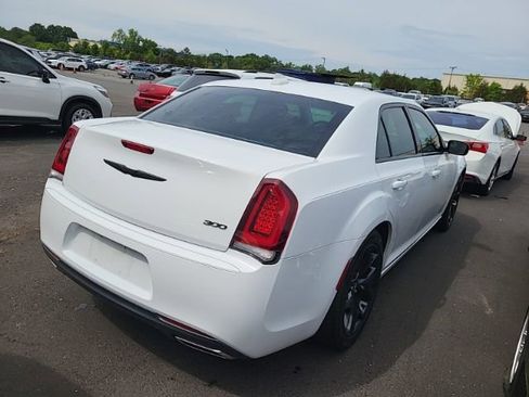 Used 2021 Chrysler 300 Touring w/ Sport Appearance Package RWD image 4