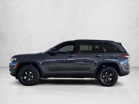 New 2025 Jeep Grand Cherokee Altitude image 5
