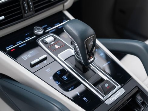 Certified 2022 Porsche Cayenne S Platinum image 27