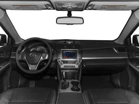 Used 2014 Toyota Camry L image 10