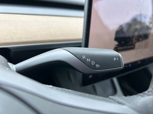 Used 2022 Tesla Model Y Long Range AWD/4WD image 20