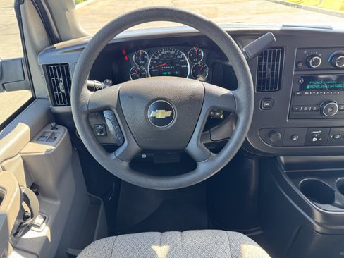 Used 2025 Chevrolet Express 3500 LT w/ LT Preferred Equipment Group RWD image 17