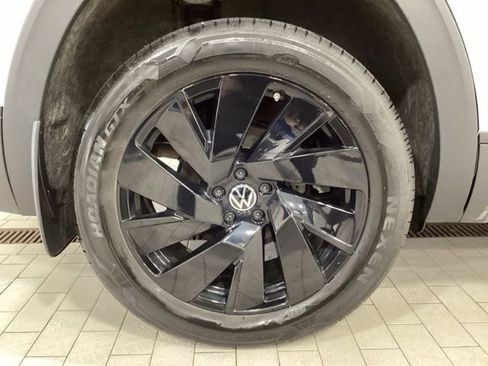 Used 2024 Volkswagen Atlas SE image 26