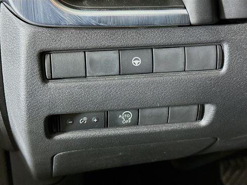 Used 2023 Nissan Rogue SV image 17