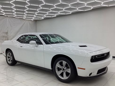 Used 2019 Dodge Challenger SXT RWD image 7