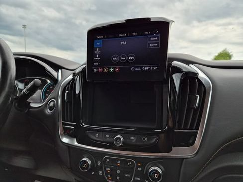 Used 2021 Chevrolet Traverse LT FWD image 26