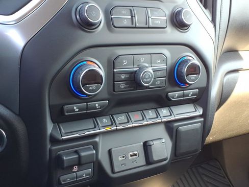 Used 2019 Chevrolet Silverado 1500 LT w/ All-Star Edition image 19