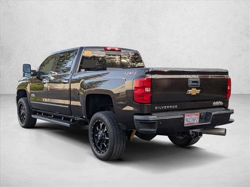 Used 2018 Chevrolet Silverado 2500 High Country w/ Duramax Plus Package image 8