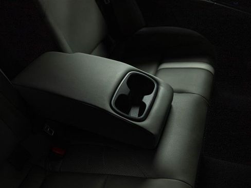 Used 2025 Toyota Camry SE image 12