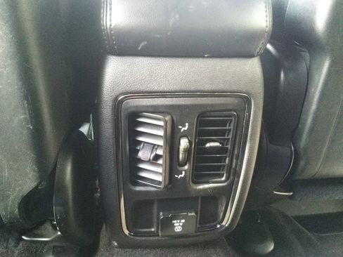 Used 2019 Jeep Grand Cherokee Altitude image 11