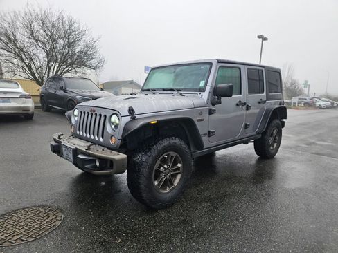 Used 2016 Jeep Wrangler Unlimited Sahara image 3