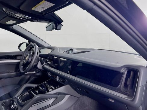 New 2026 Porsche Cayenne Coupe AWD/4WD image 31