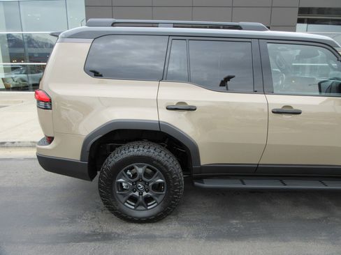 Used 2026 Lexus GX 550 w/ Accessory Package (CT) image 10