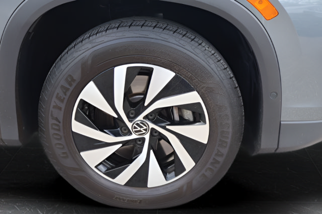 Certified 2025 Volkswagen Tiguan S AWD/4WD image 10
