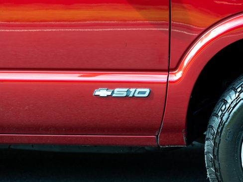 Used 2001 Chevrolet S10 Pickup LS w/ Preferred Equipment Group RWD image 32