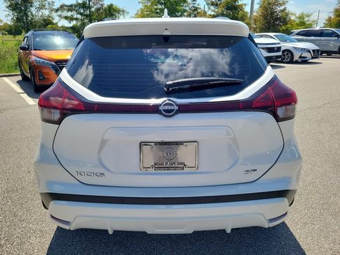 Used 2024 Nissan Kicks SR w/ SR Premium Package FWD image 3