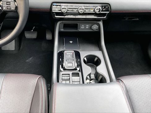 Used 2025 Honda Pilot Black Edition image 17
