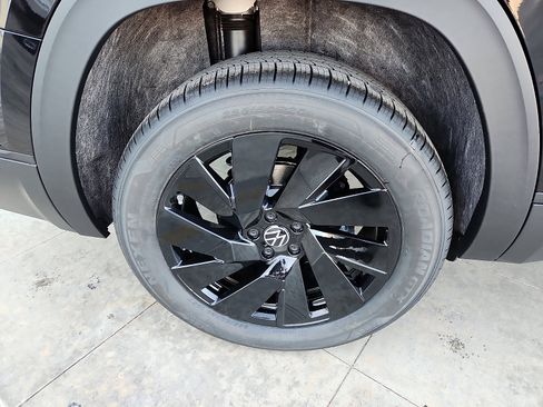 New 2026 Volkswagen Atlas SE FWD image 9
