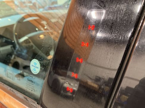 Used 2019 Ford Taurus Limited image 10