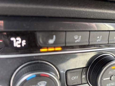 Used 2020 Volkswagen Tiguan SE w/ Panoramic Sunroof Package image 18