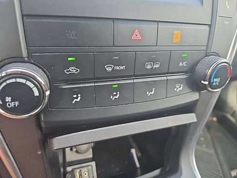 Used 2017 Toyota Camry SE FWD image 17