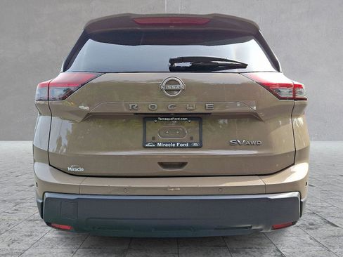 Used 2024 Nissan Rogue SV image 5