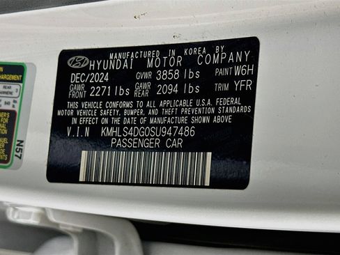 Used 2025 Hyundai Elantra SEL FWD image 12