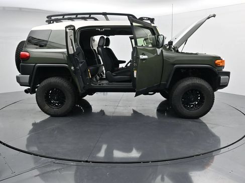 Used 2012 Toyota FJ Cruiser 4WD w/ Convenience Pkg image 41