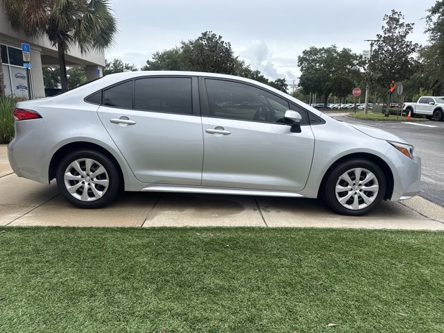 Used 2023 Toyota Corolla LE FWD image 2