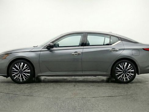 Used 2025 Nissan Altima 2.5 SV FWD image 5
