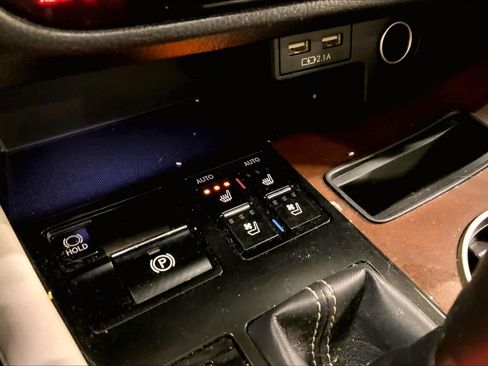 Used 2020 Lexus RX 350L Premium w/ Premium Package image 34