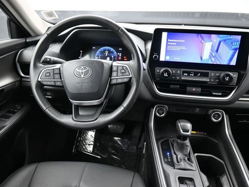 Certified 2025 Toyota Grand Highlander AWD image 19