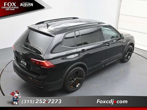Used 2024 Volkswagen Tiguan SE R-Line AWD/4WD image 33