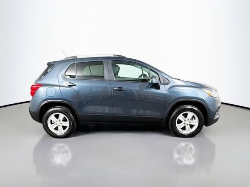 Used 2021 Chevrolet Trax LT w/ LT Convenience Package image 6